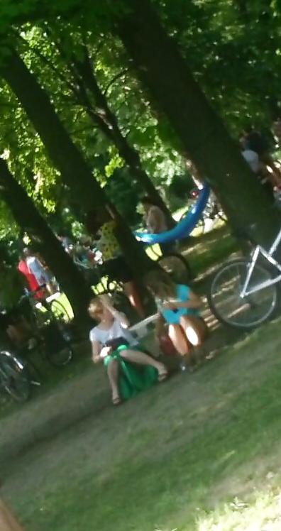 25P Spy girls in grass romanian