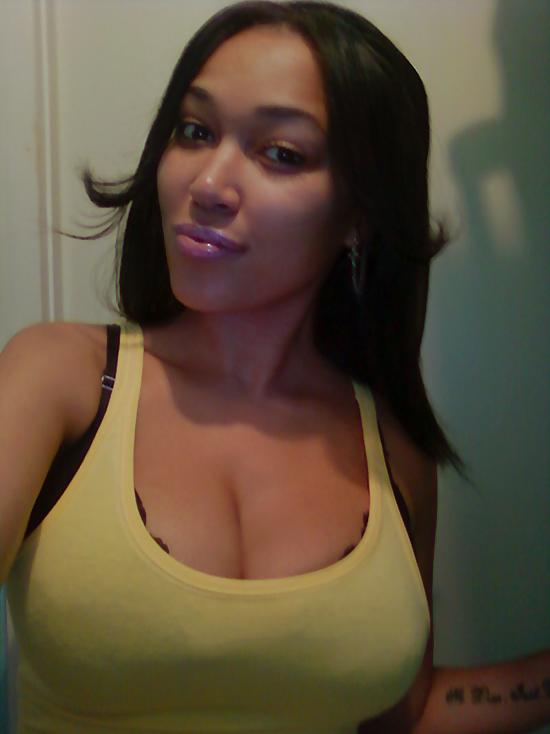 20P Busty Black Russian Bombshell
