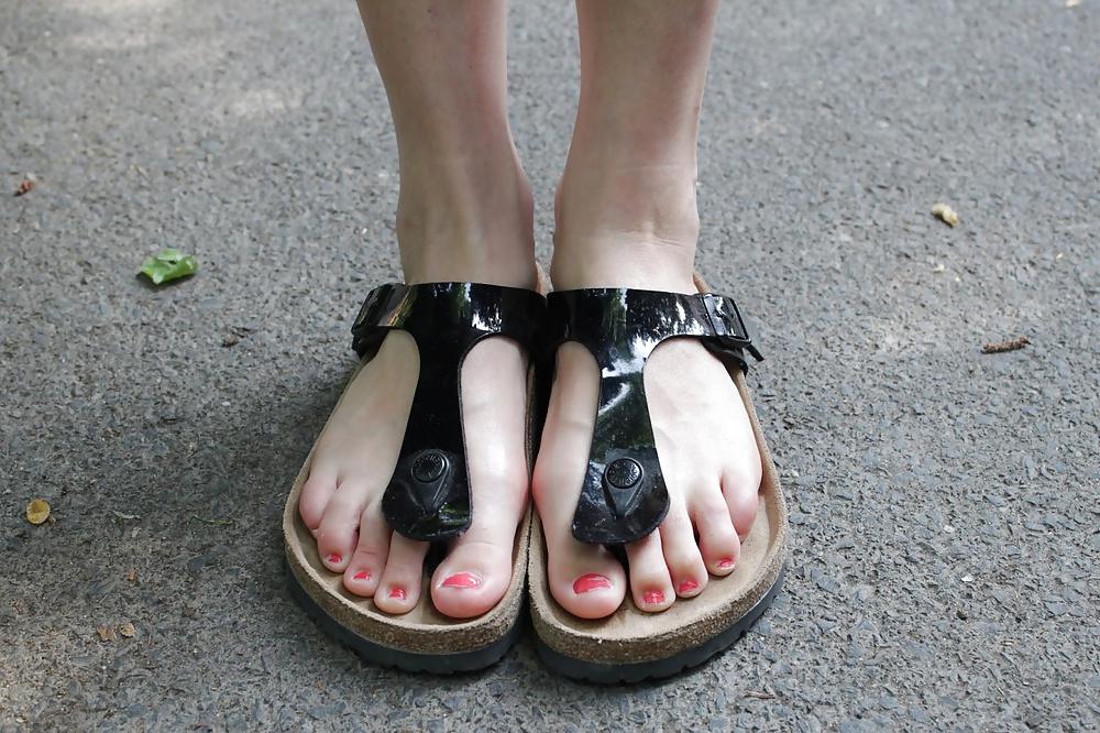 25P Birkenstock Shoes n Feet 3