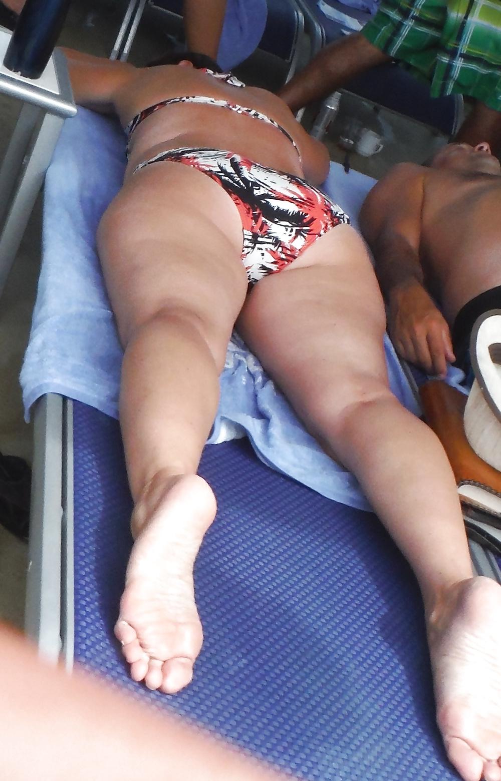 25P Teen butt & ass in bikini at the pool 