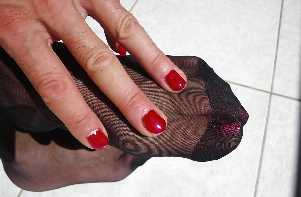 16P Red nails