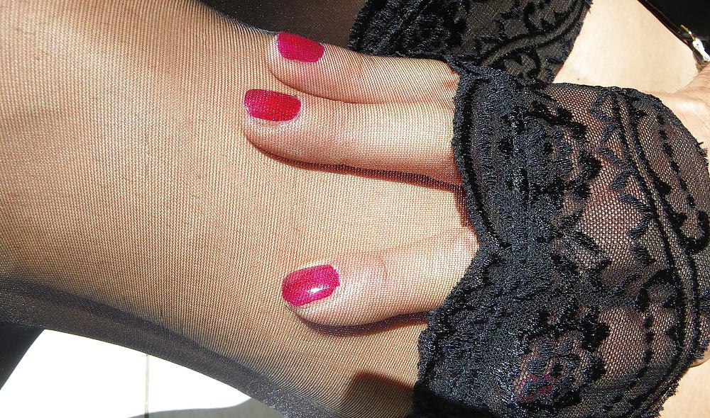 16P Red nails