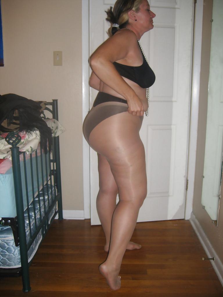 25P Women in panties under pantyhose 13
