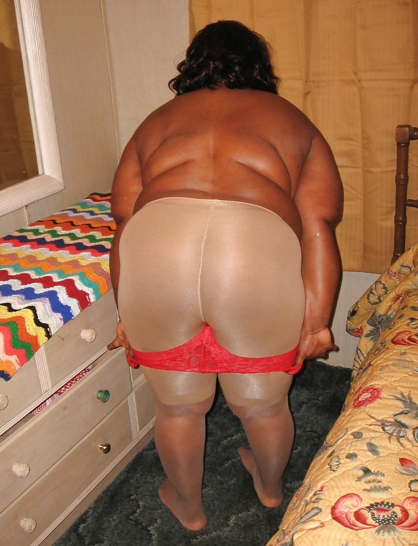 25P Women in panties under pantyhose 13