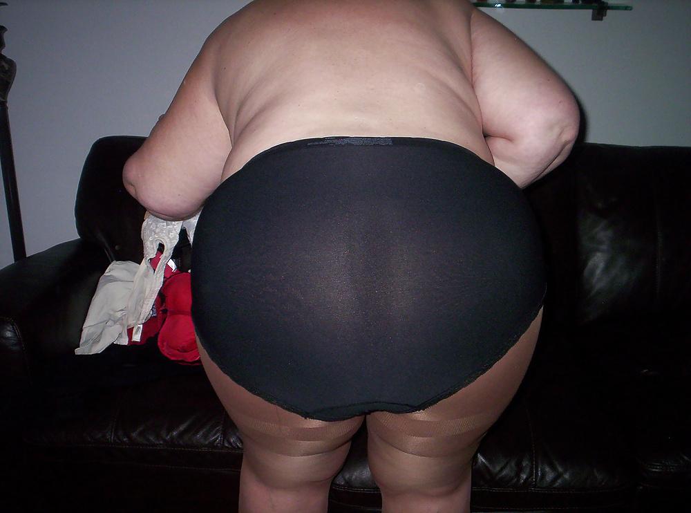 25P Women in panties under pantyhose 13