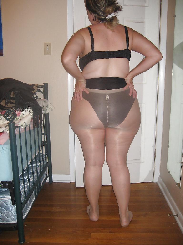 25P Women in panties under pantyhose 13