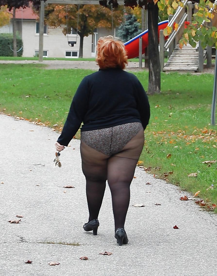 25P Women in panties under pantyhose 13