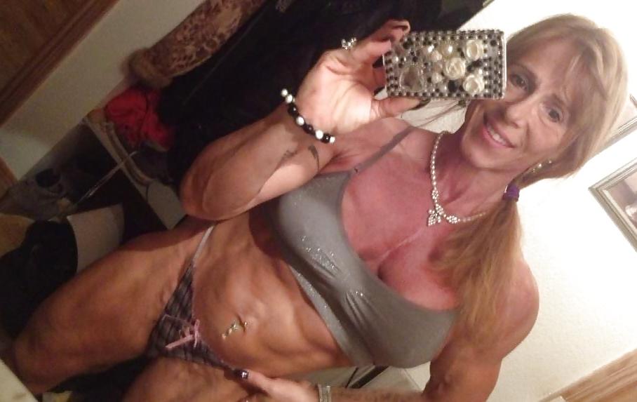 25P Gayle-Mature Female Bodybuilder