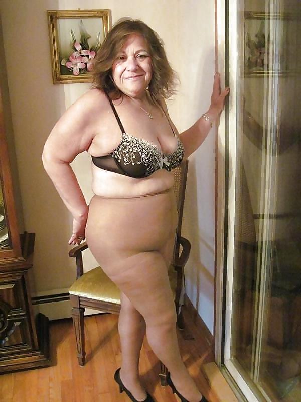 25P Women in panties under pantyhose 12