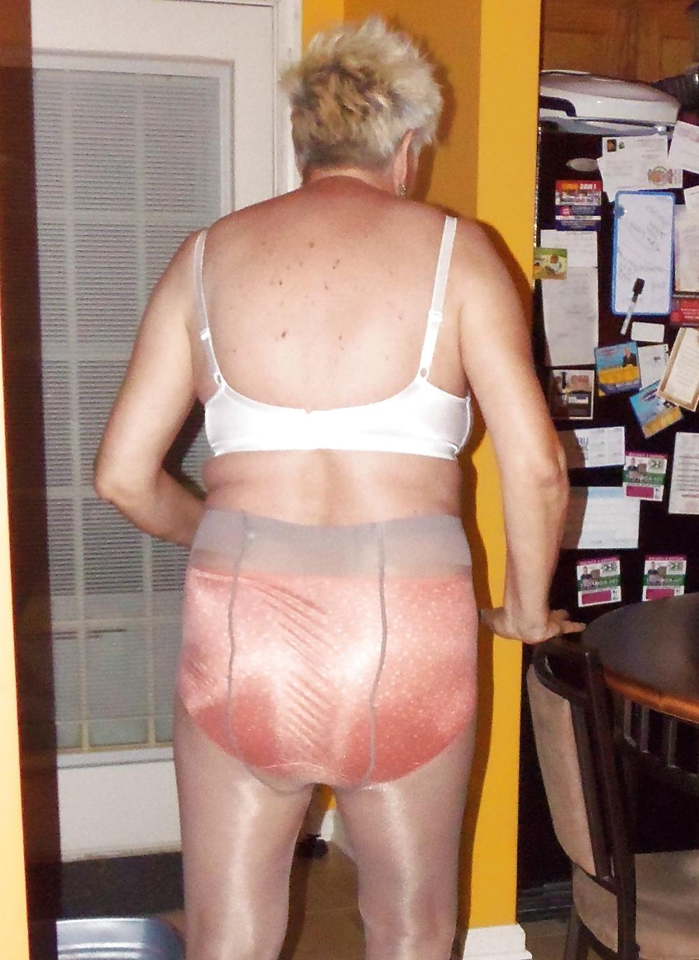 25P Women in panties under pantyhose 12