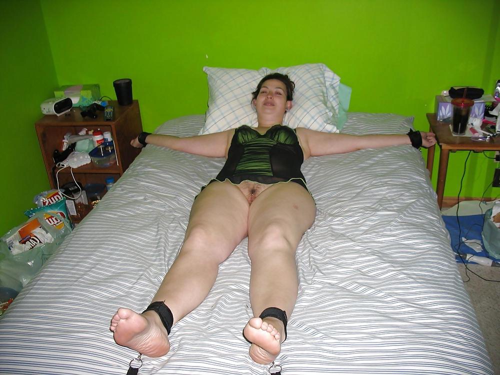25P Bottomless and Hairy Tied to the Bed