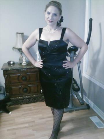 25P She's Soo Sexy In Pantyhose