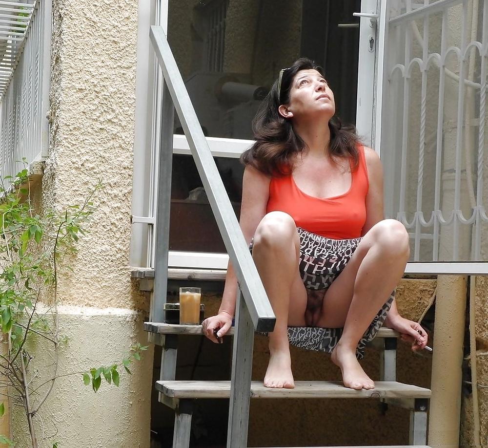 25P Bottomless and Hairy on the Stairs