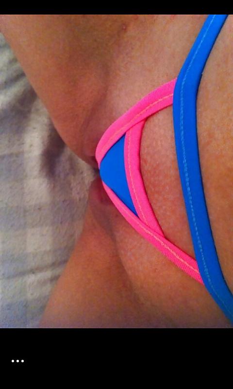 4P MI AMIGA EN BIKINI CAMELTOE