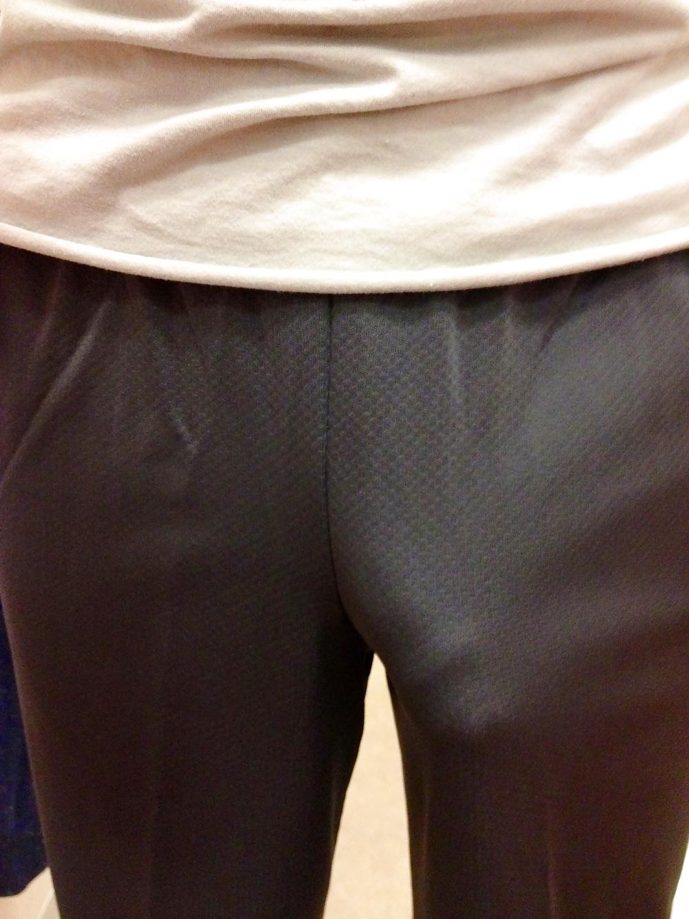 25P Visible penis line