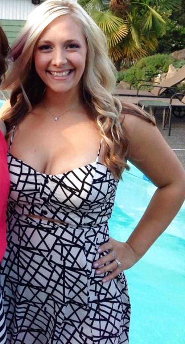19P Gorgeous busty blonde pawg
