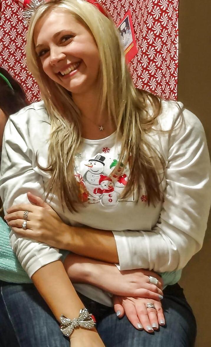 19P Gorgeous busty blonde pawg
