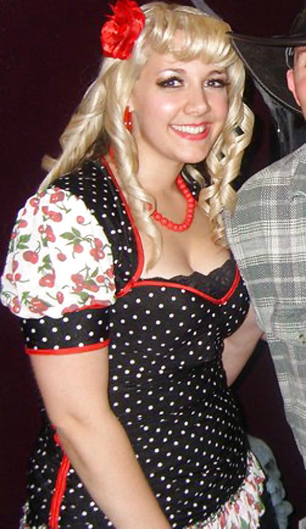 19P Gorgeous busty blonde pawg