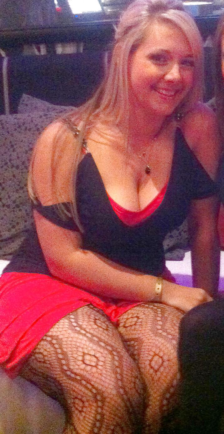 19P Gorgeous busty blonde pawg
