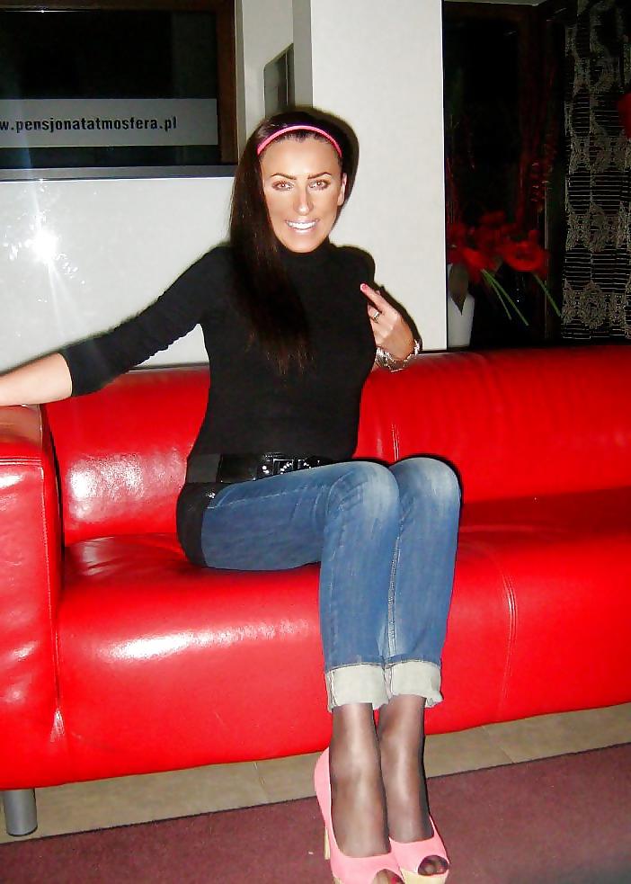 25P She's Soo Sexy In Pantyhose!!