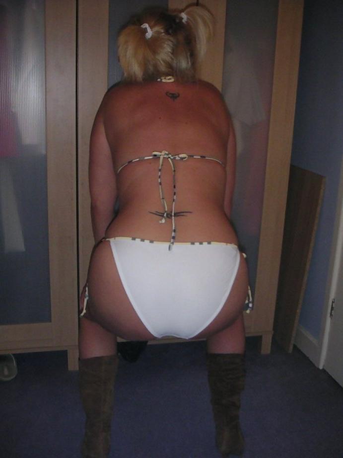 25P Blonde UK MILF's Home Shots