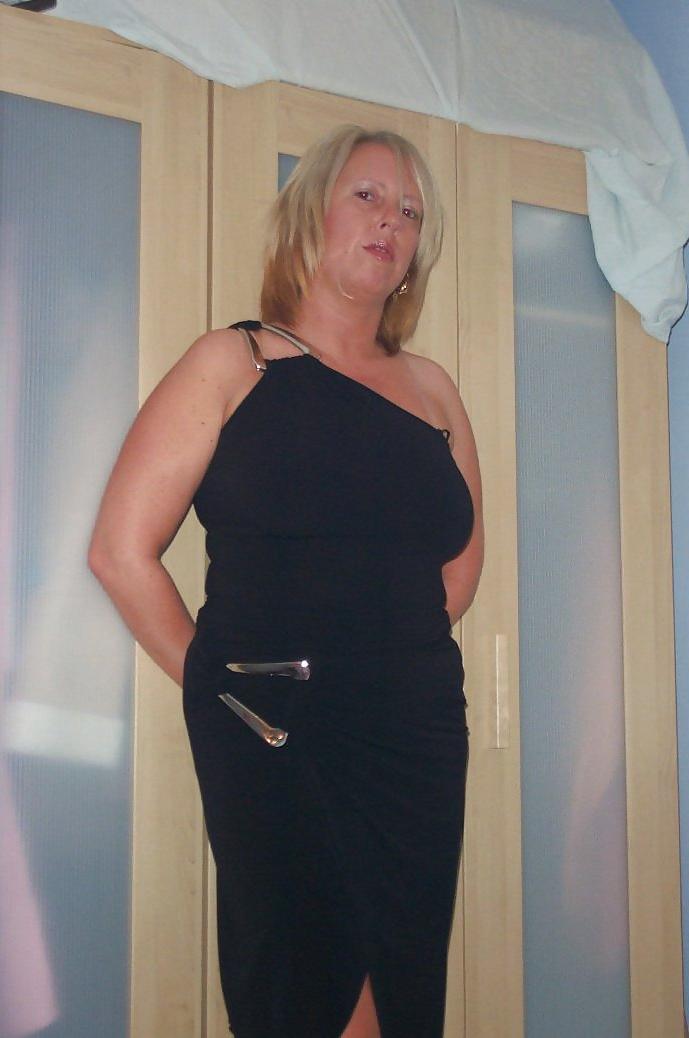 25P Blonde UK MILF's Home Shots