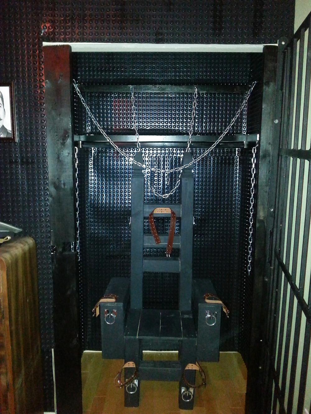 25P DUNGEON SHERBROOKE   DONJON SHERBROOKE