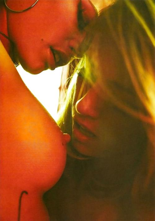 25P Women lovers