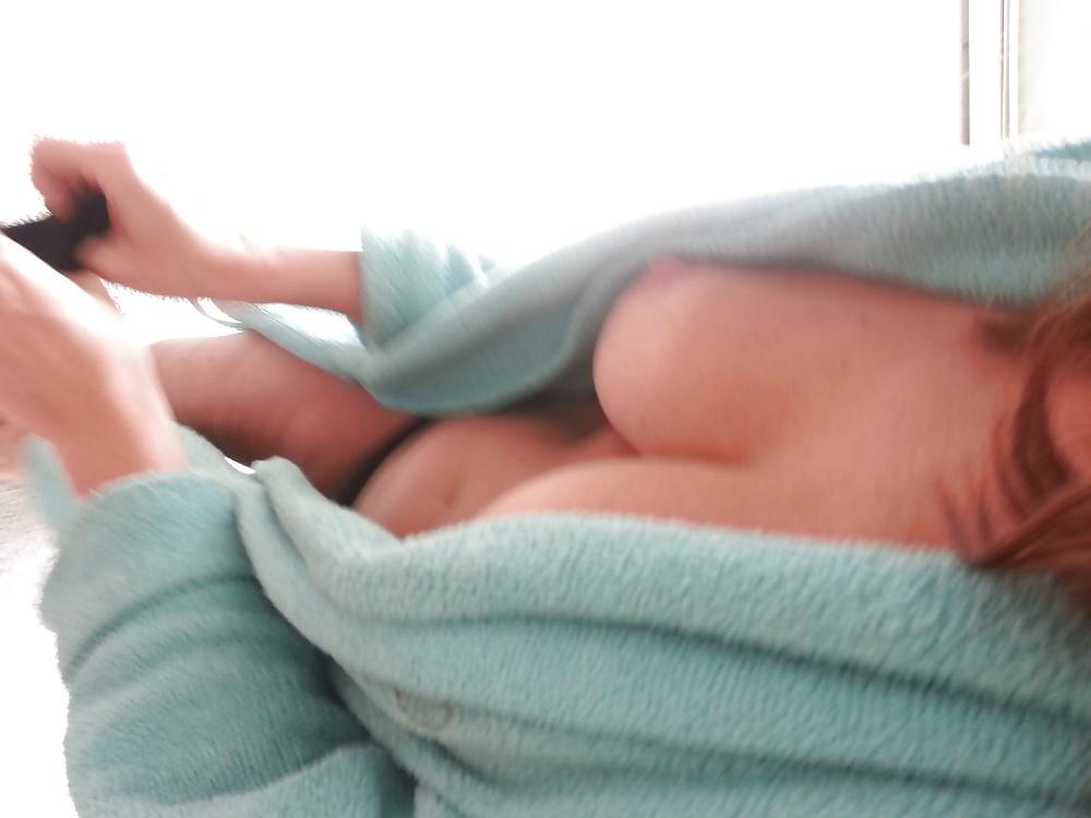 22P Amateur wives share photos