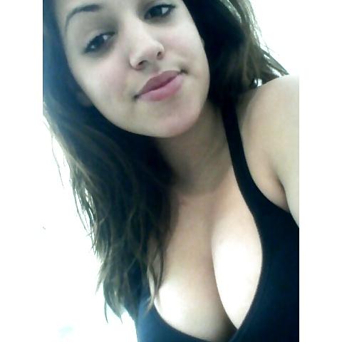 22P Amateur wives share photos