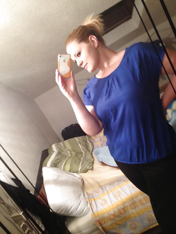 25P New pic of my gf. i gkomena mou 
