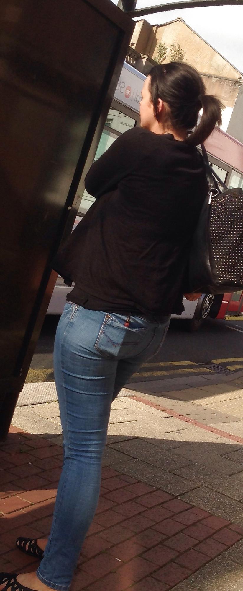 22P Girls in the street