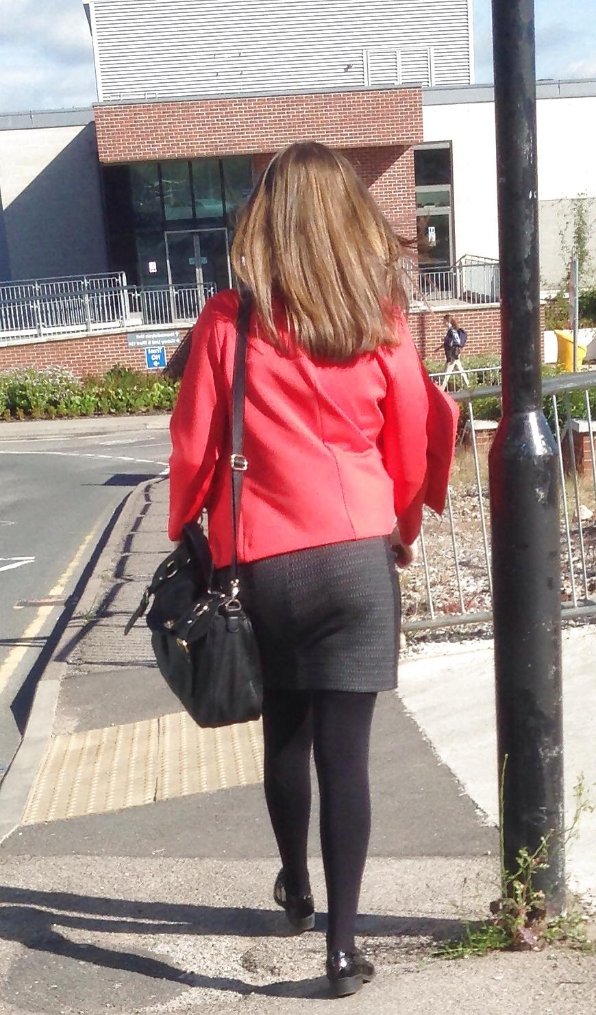 22P Girls in the street