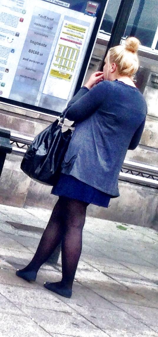 22P Girls in the street
