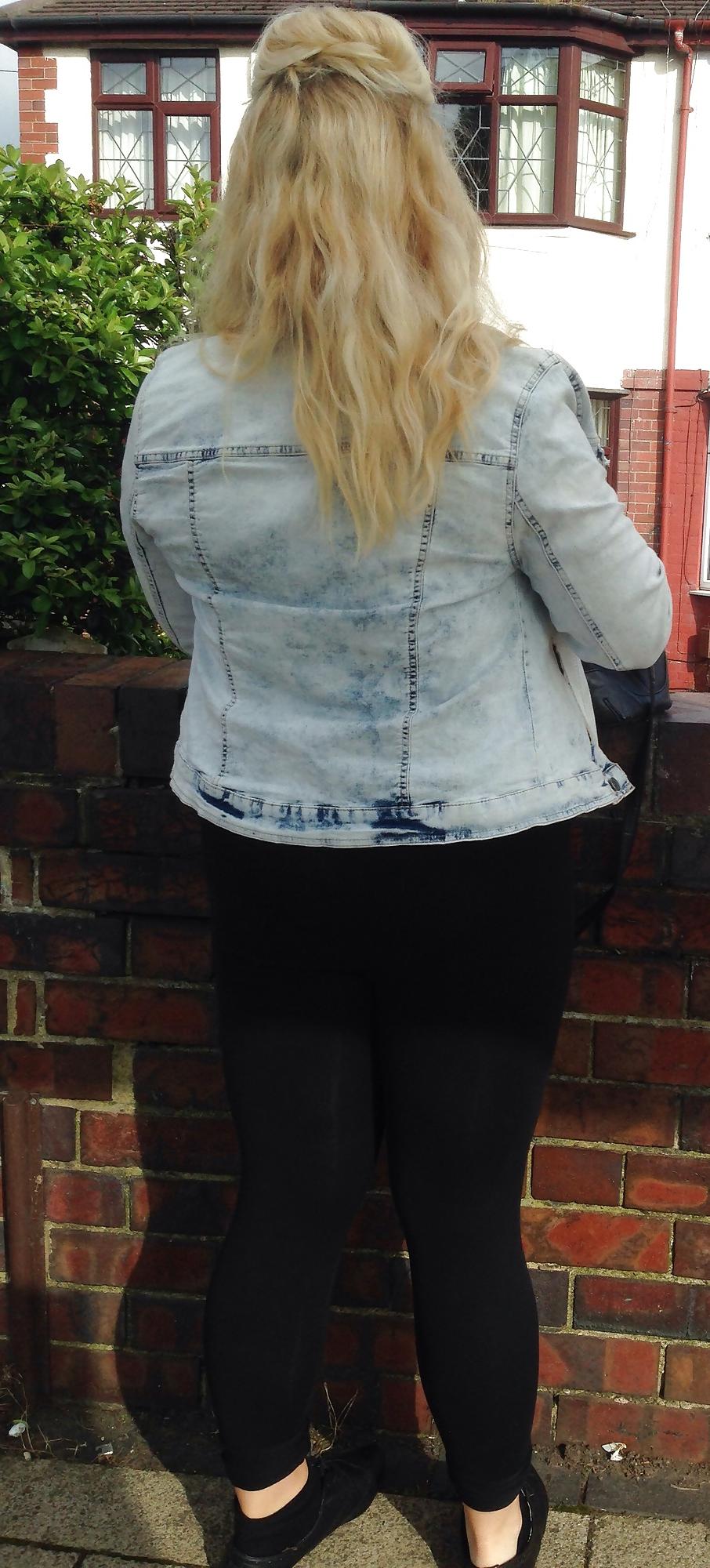 22P Girls in the street