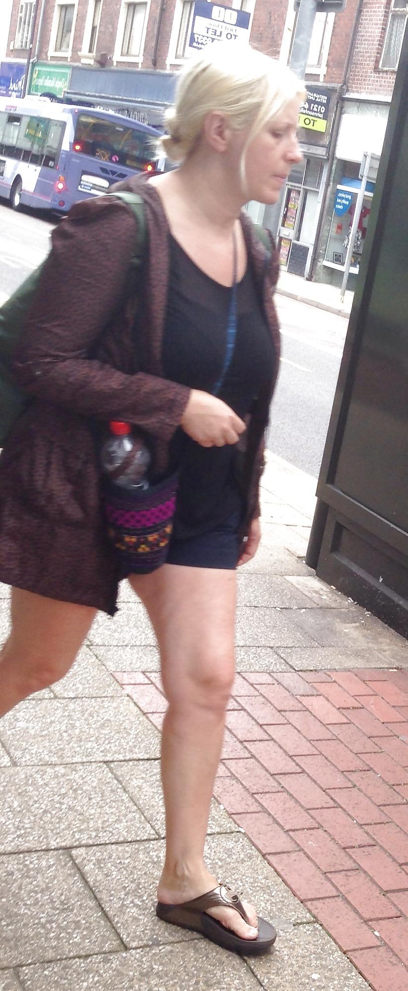 22P Girls in the street