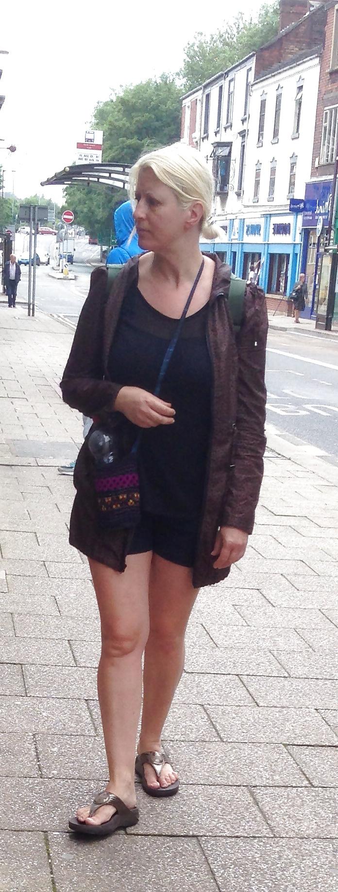 22P Girls in the street