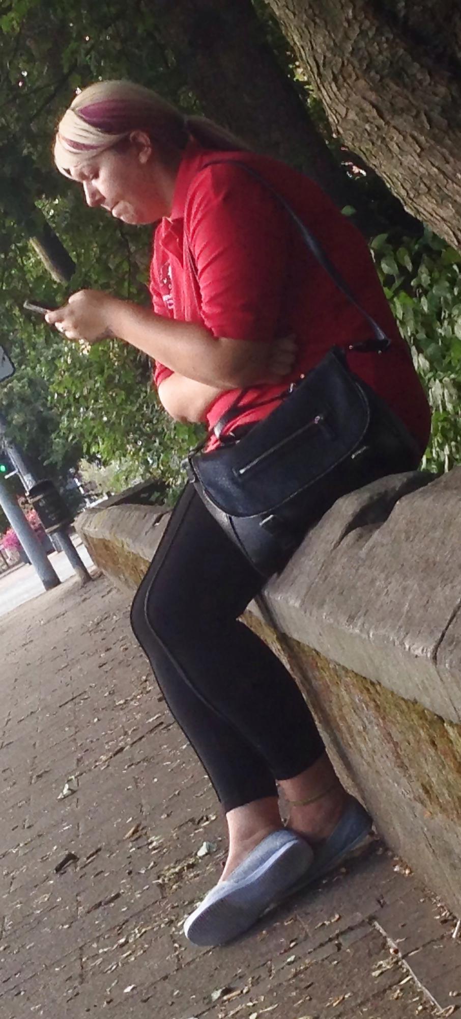 22P Girls in the street