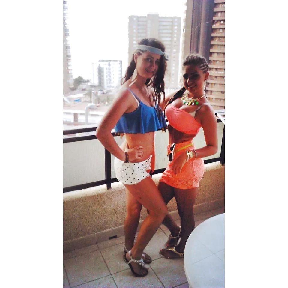 25P Wanking To Friend's Holiday Pics