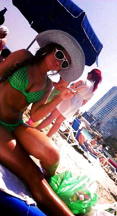 25P Wanking To Friend's Holiday Pics