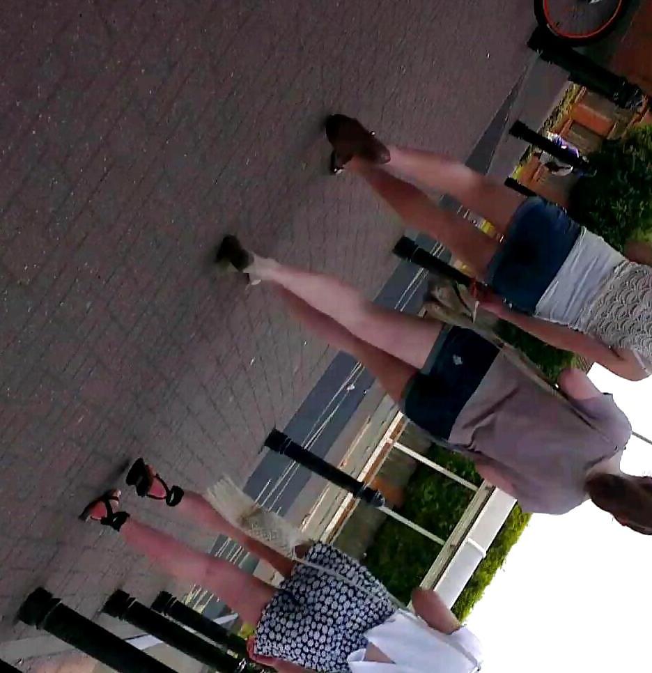11P Nice legs