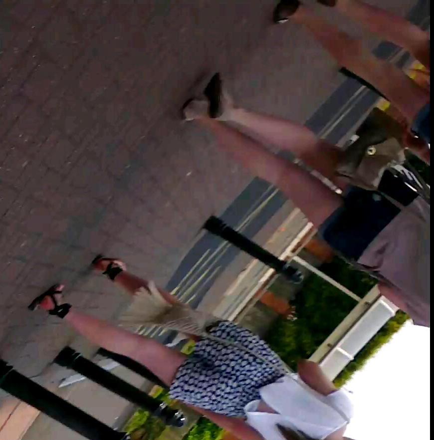 11P Nice legs