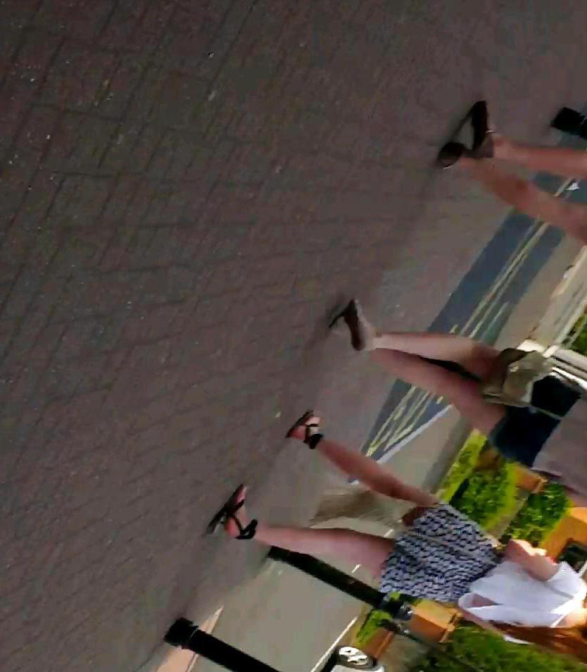 11P Nice legs