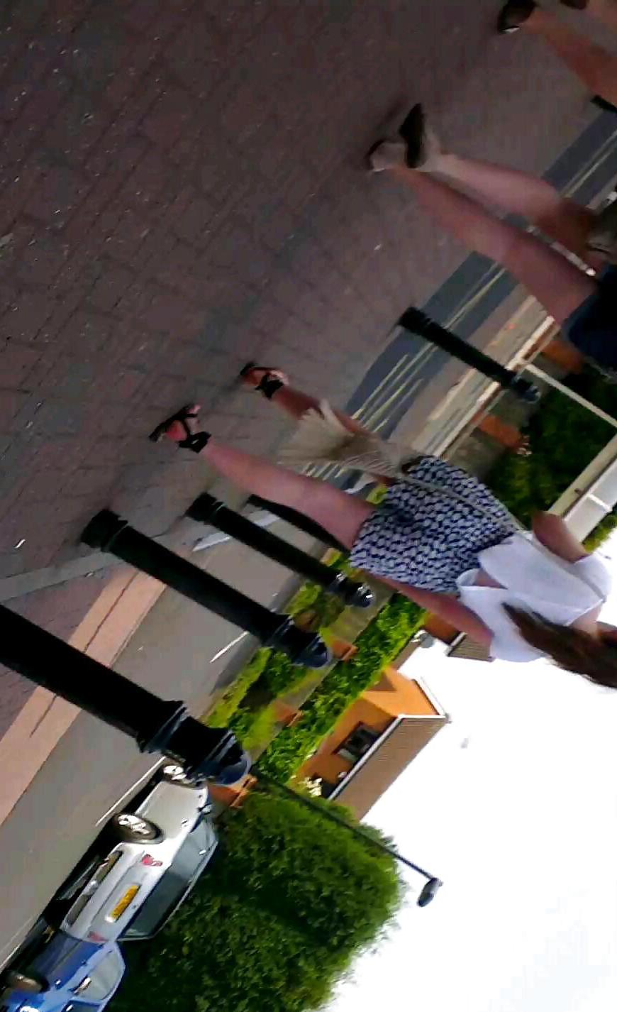 11P Nice legs