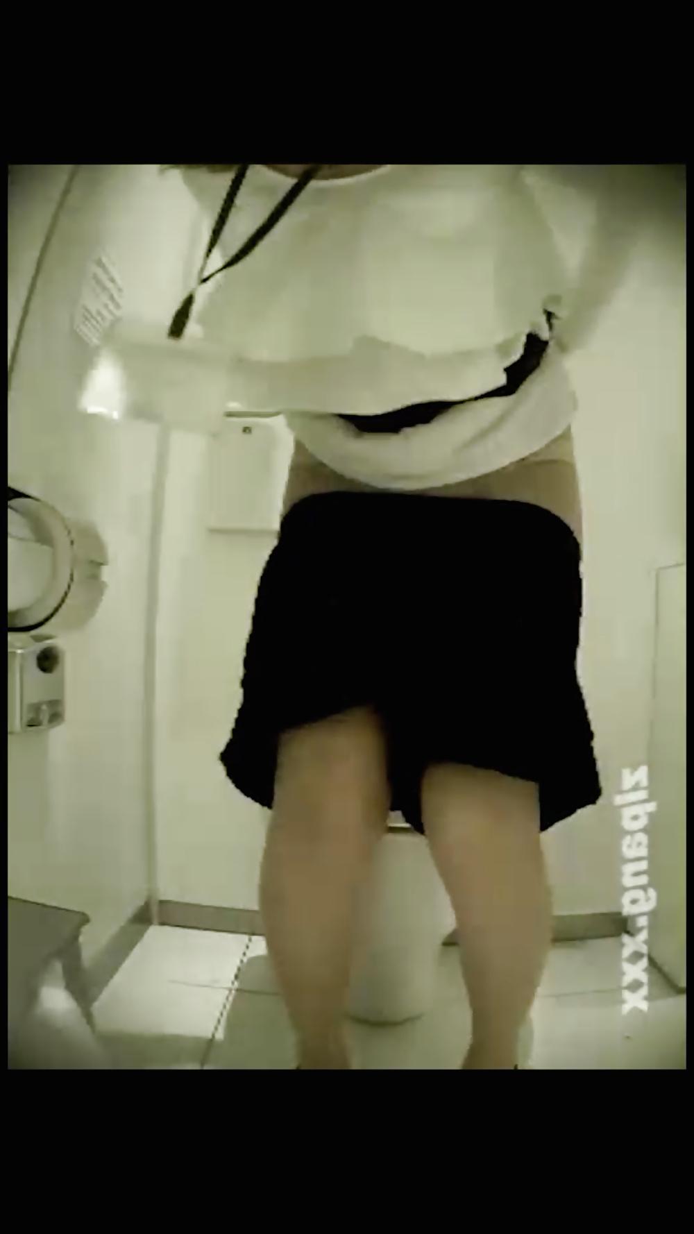 14P Fashion boutique staff toilet spy cam