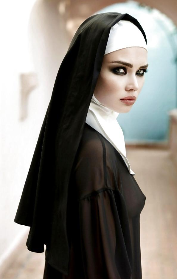 16P SEXY NUNS MAKE ME WANNA CUM II