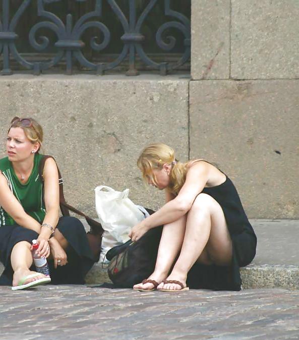 20P Upskirt Glimpses