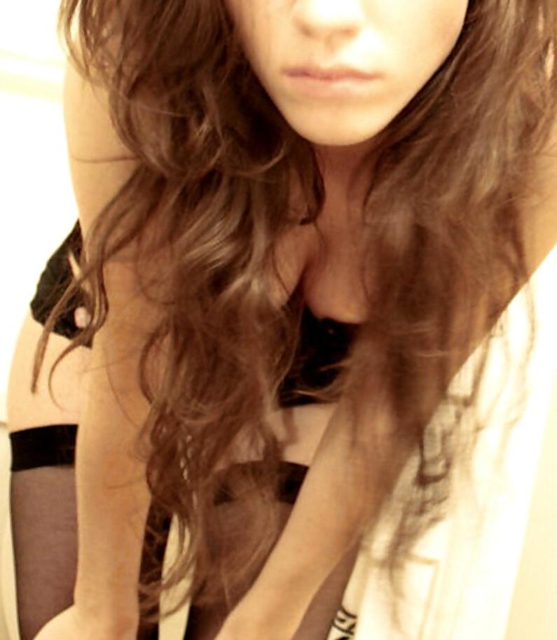 14P Y AM NOT a BARBIE doll)))...