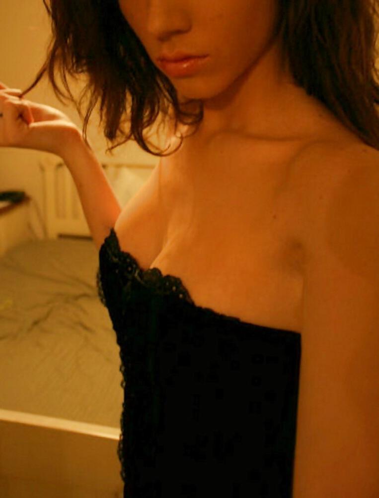 14P Y AM NOT a BARBIE doll)))...