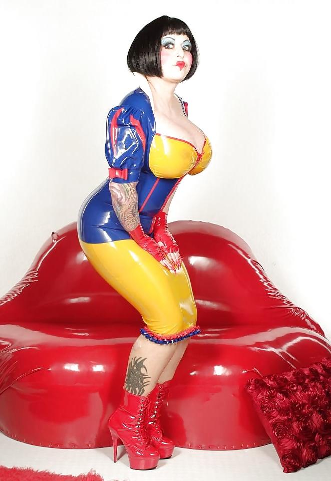 25P Rubber Girls 8
